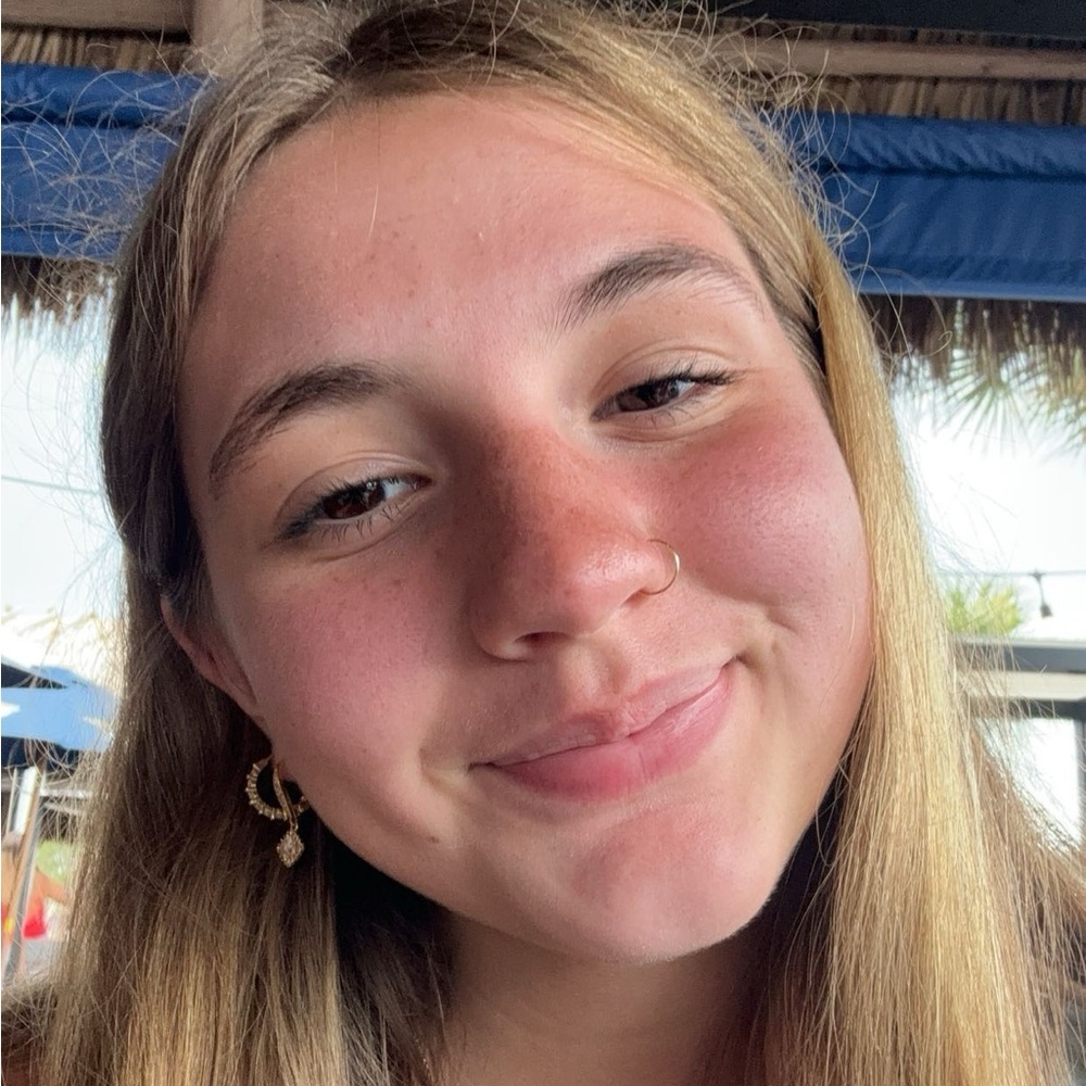 Meet your Posher, Ava